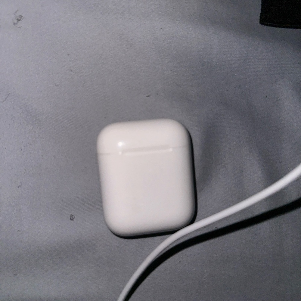 Apple White Wireless AirPods Case